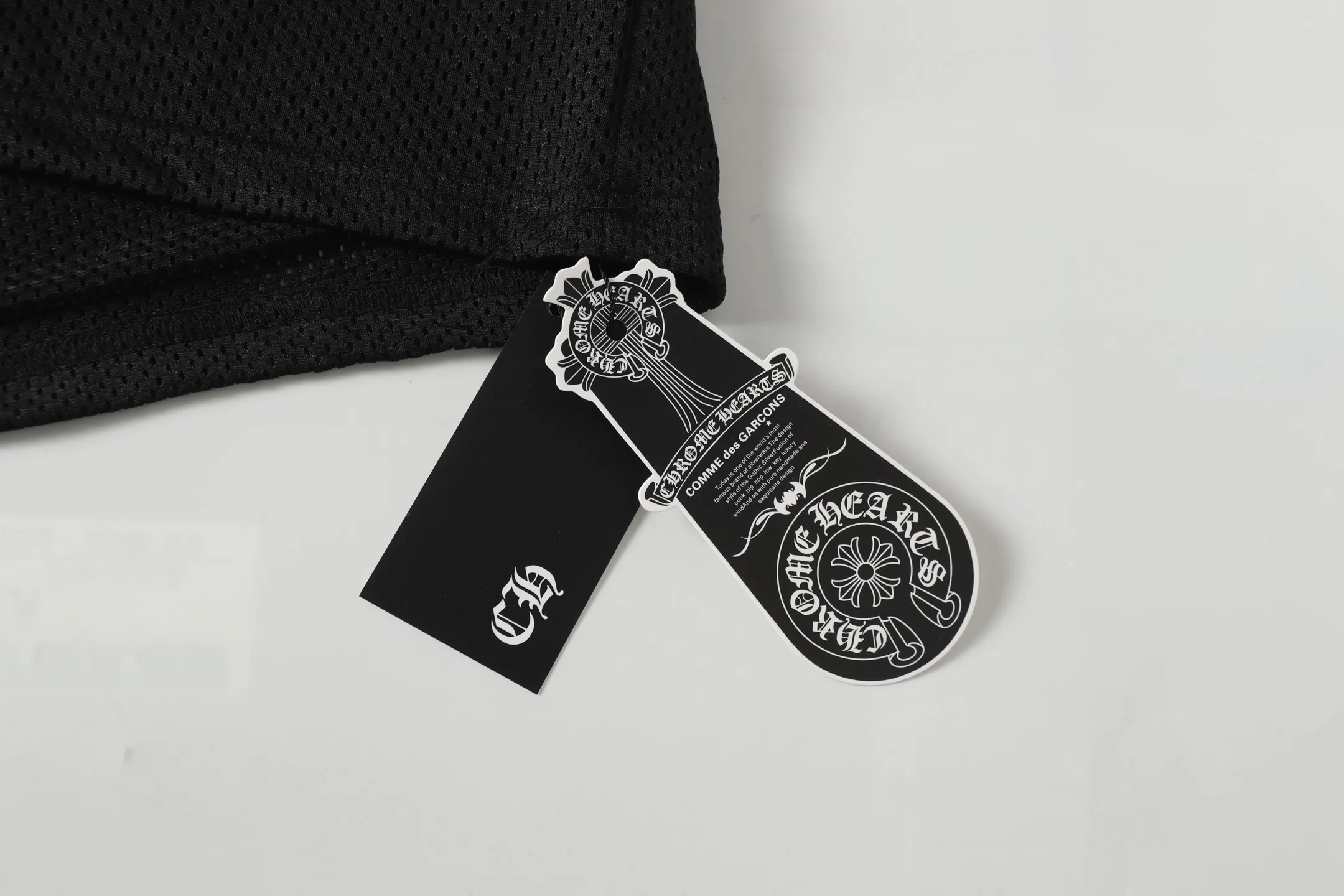 P160 Chrome Hearts CH Chrome Hearts popular Sanskrit printed mesh double-layer ice hockey jersey sports suit. Uses direct injection imported machine printing. Hardware and accessories are all milled and customized. Correct configuration. Black 2025 Chrome Hearts authentic packaging. 280 grams of custom-dyed double yarn cotton. Large version. Loose and stylish. Different from lower versions. Slim and long version with upper body and hips. 100% commitment: top quality. Not fast food. The highest version on the market. Top quality - different from ordinary versions on the market. If you care about quality, you should also respect the price. Absolutely 0 after-sales service and 0 return rate so far. It’s hard not to love the style - 280g double yarn cotton custom dyed fabric - Correct high-density main mark, washed tag, hand-sewn
